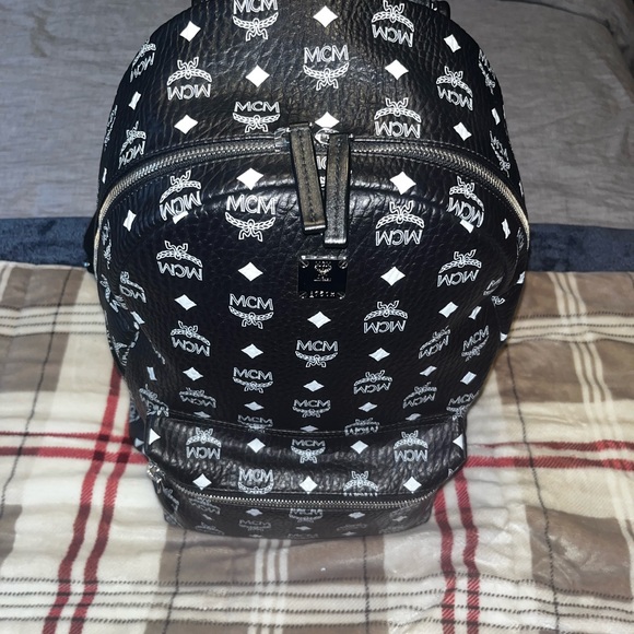 MCM Stark Backpack (M) - Picture 3 of 10